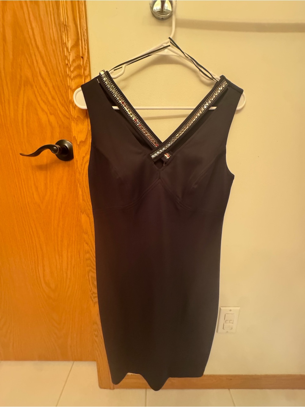Black Sleeveless V-Neck Bodycon Dress with Metallic Trim Size 10P Petite EUC